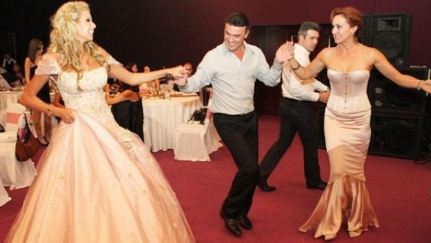 Боби Михайлов си изгорил ръката на скара