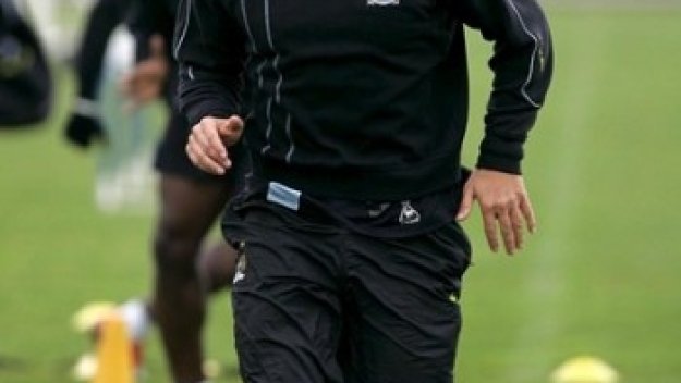 Скандал: Валери Божинов заряза родителите си