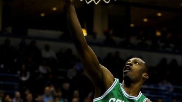 И Бостън удари Сан Антонио