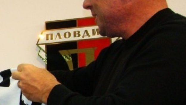 Локо Пловдив прави отчаяни опити да задържи Веселин Марешки