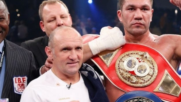 Задължиха Кличко да се боксира с Кобрата