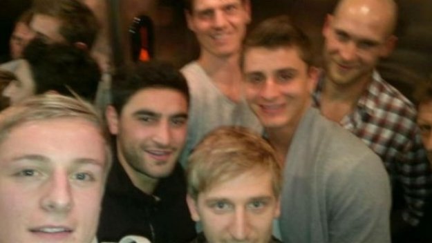 Звезди на Вердер засядат 1 час в асансьор на път за Коледно парти