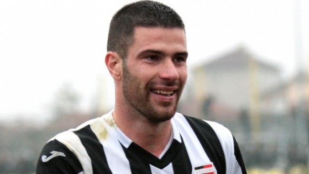 Бивш на ЦСКА пропадна до "В" група