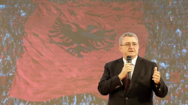 Ужас: Взрив пред дома на шефа на футбола в Албания
