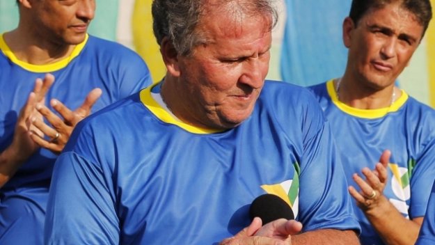 Бразилия застава зад Зико в борбата за шефското кресло на ФИФА