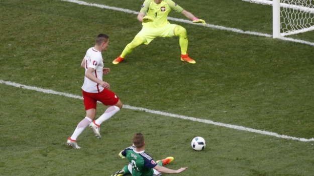 Трасферът се пече: Войчех Счесни вече е в Италия, подписва с Ювентус