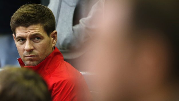 Ливърпул е предложил нов договор на Стиви Джи