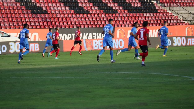 Трио на Левски остава в лазарета