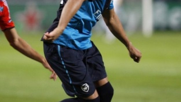 Андре Сантош все още свиква със стила в Англия