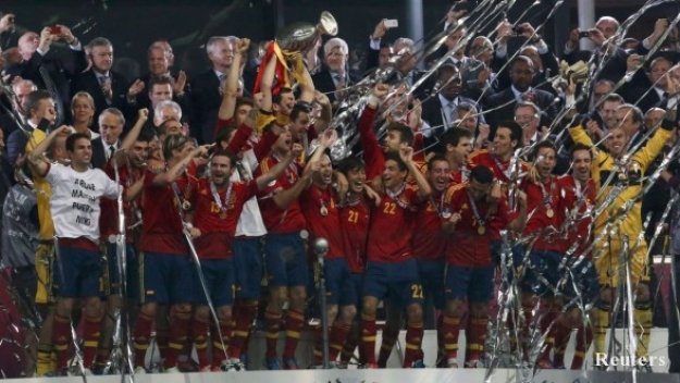 Десет испанци в Идеалния отбор на Евро 2012