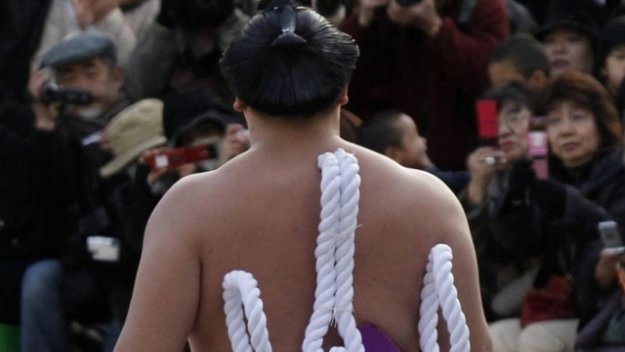 Аоияма със седма победа