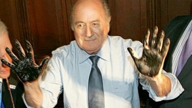 Смях! Блатер ще съди ФИФА, за да се... изчисти!