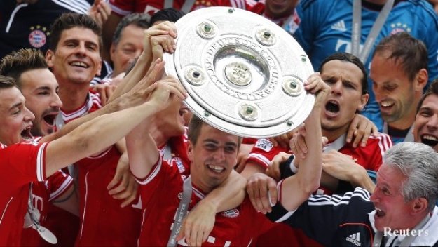 Борусия дразни Байерн с фланелка на Солскяер