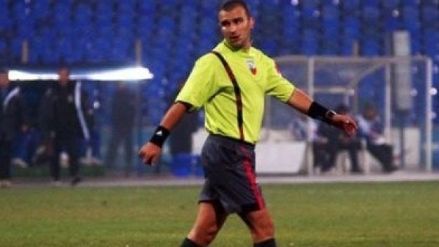 БФС резна двама рефери