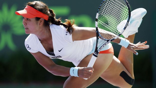 Ли На пречупи Возняцки след двучасова битка