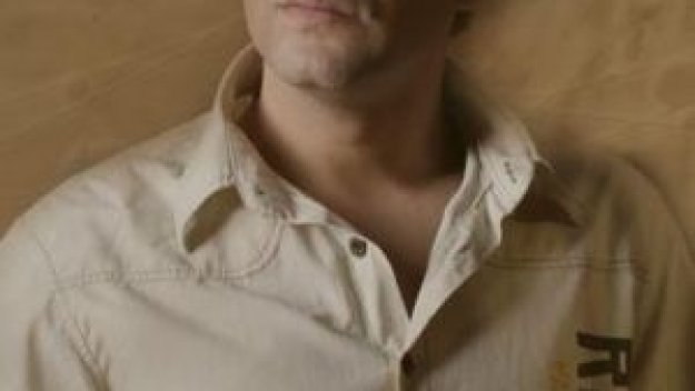 Борис Дали сви обувките на футболист от Хебър