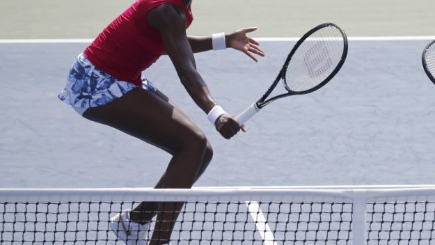 Винъс бие в Квебек, Сесил Каратанчева отпадна