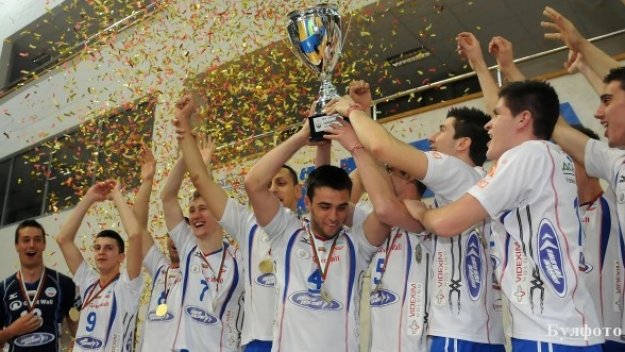 Марек отпразнува шампионската титла на площада в Дупница