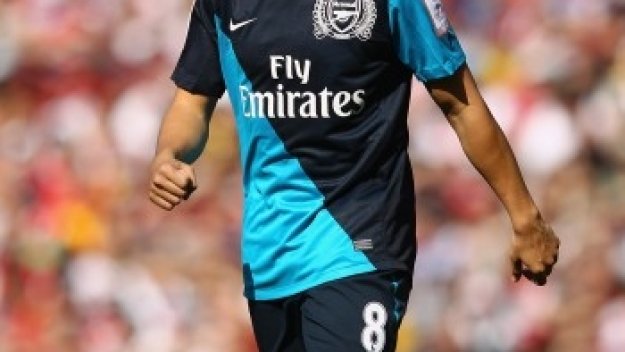 Манчестър Сити предлага 22 милиона паунда за Насри