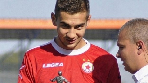 Звездата на ЦСКА засега остава на "Армията"