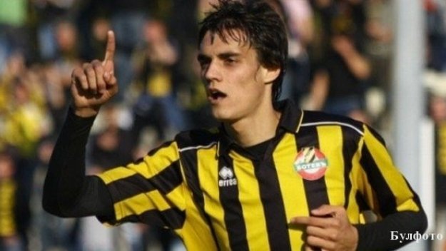 Ботев Пловдив праща Атанас Курдов при юношите