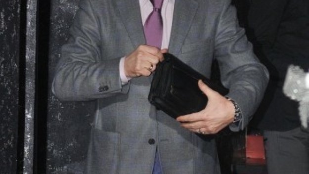 Вальо Михов бесен, ще съди БФС