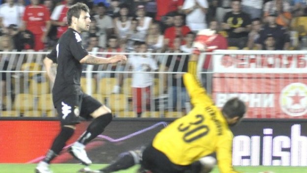 Спорят кой да бие дузпите на Армията