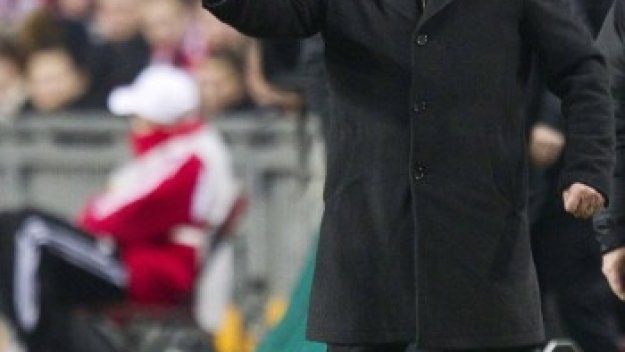 Юнайтед следи бек от Райо