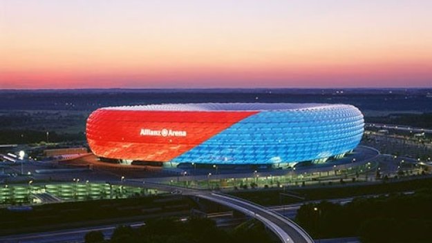 Ули Хьонес побесня срещу съграждани