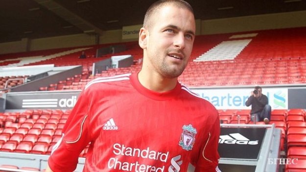 Хванаха Джо Коул  да кара с превишена скорост