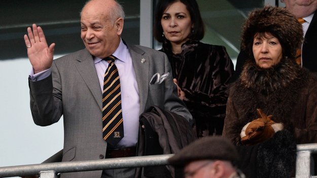 Собственикът на Хъл плаши с напускане