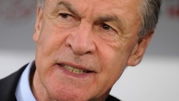 Хитцфелд не се връзва на английските таблоиди, очаква Руни да играе