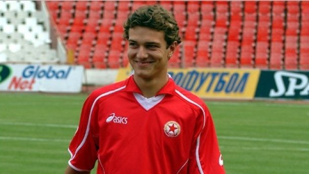 Синът на Стойчо Младенов отива в Банско