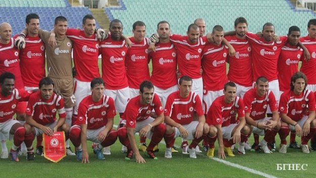 Армейците с тренировки и по празниците