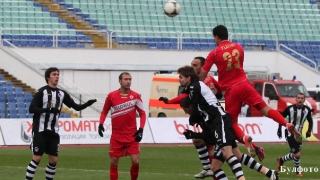 &quot;Титан&quot; олеква с още 35 000 лв. 