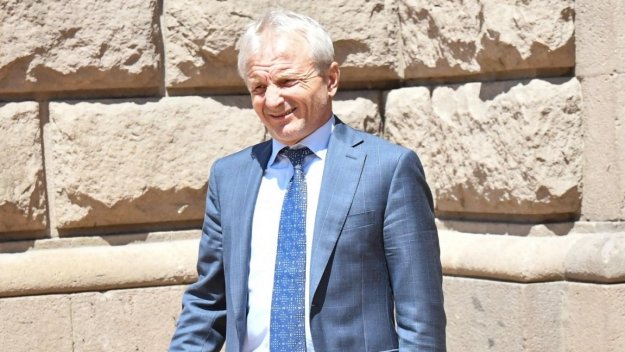 Чрез жената на президента: Вижте как Гриша Ганчев уредил Десподов в Каляри