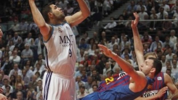 Барса изравни срещу Реал след нова драма