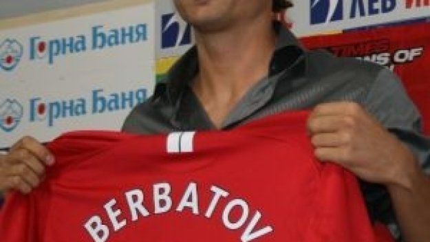 Оцениха като среден дебюта на Бербатов