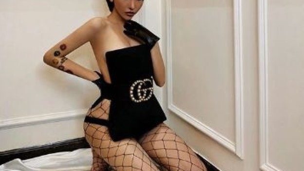Ново предизвикателство: Футболни съпруги се снимат само по... + СНИМКИ (+18)