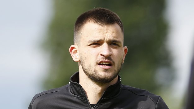 Дебютът на Калоян Кръстев за Берое се отлага