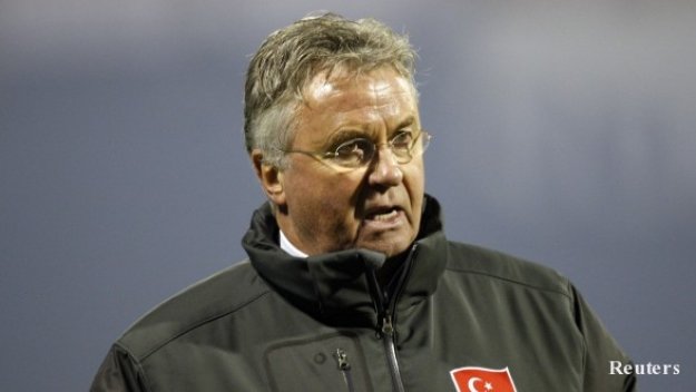 Гуус Хидинк се размина с Анжи