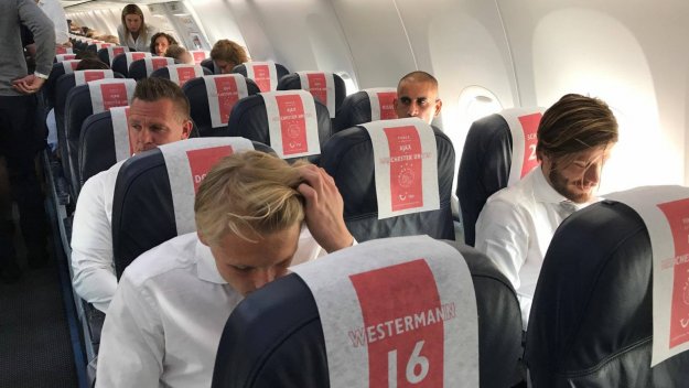 Двама защитници на Аякс аут за финала с Юнайтед + ВИДЕО