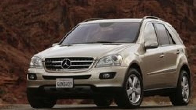 Левски хвърли 200 000 лева за автомобили