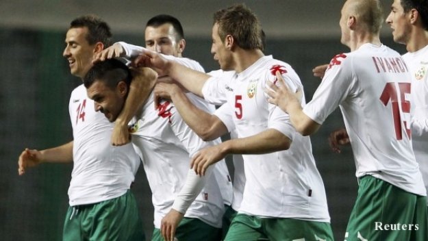 Националите отлетяха за Холандия в добро настроение