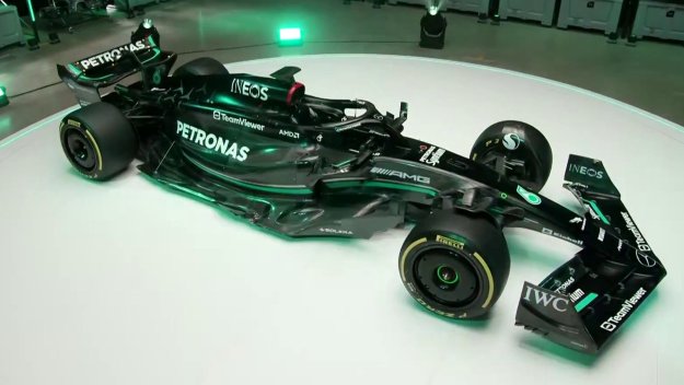Back in black! Мерцедес отново в черно през 2023-а