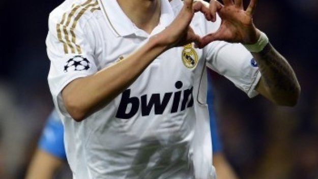 Анхел ди Мария преподписа до 2018 година