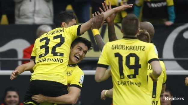 Нури Шахин се събуди, Дортмунд препарира Фрайбург