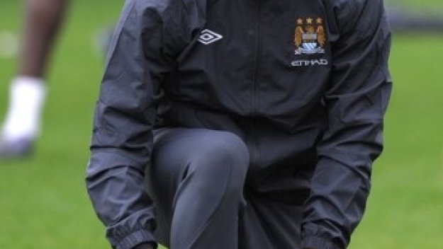 Касапинът Де Йонг подписва нов договор със Сити