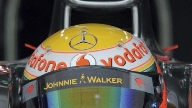 Люис не бърза да се радва