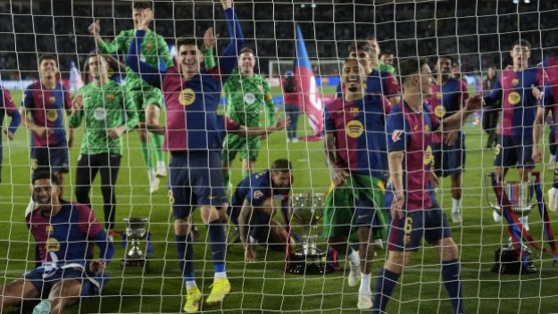 Барса се върна на „Камп Ноу“ + СНИМКА